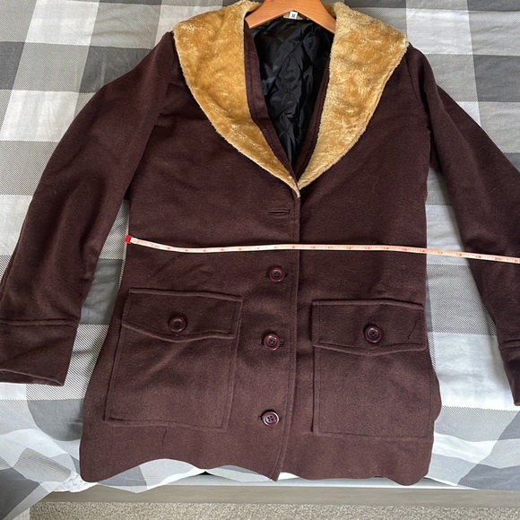 Kelly Reilly Fur Collar Brown Wool Coat - Picture 3 of 6